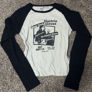 Brandy Melville Black and White New York Circus Long Sleeve Tee